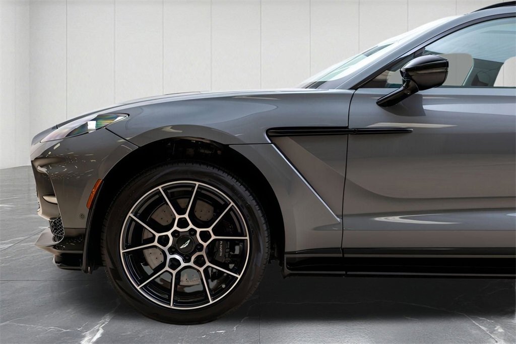 New 2025 Aston Martin DBX 707 image 3
