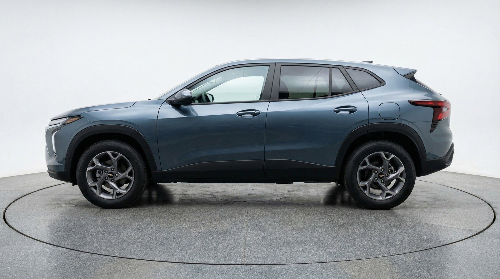 Used 2025 Chevrolet Trax LT w/ LT Convenience Package FWD image 5