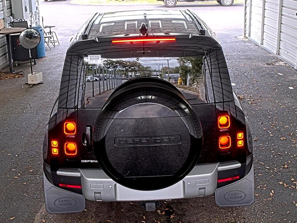 Used 2025 Land Rover Defender 110 S image 4