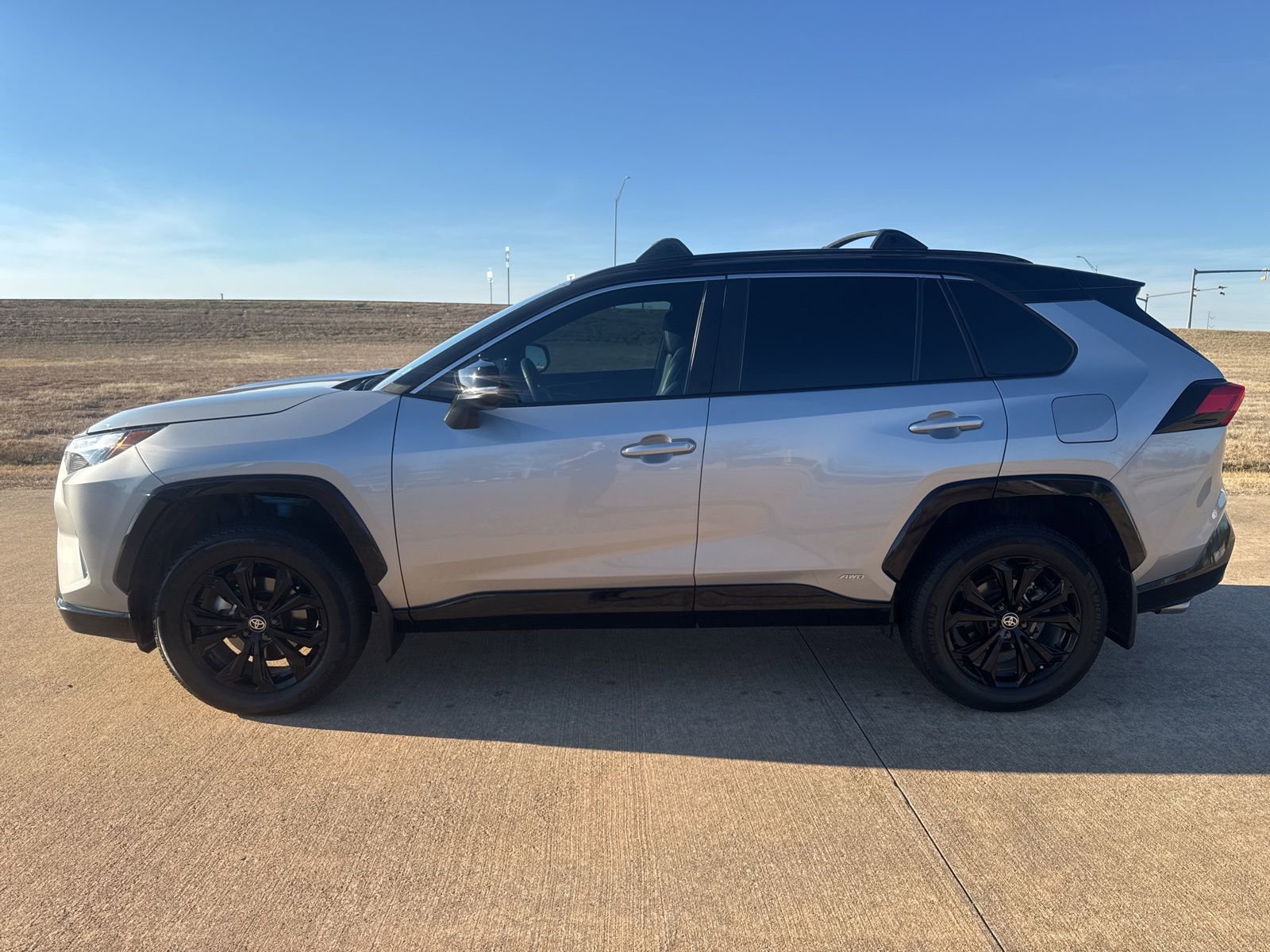 Used 2022 Toyota RAV4 XSE image 2