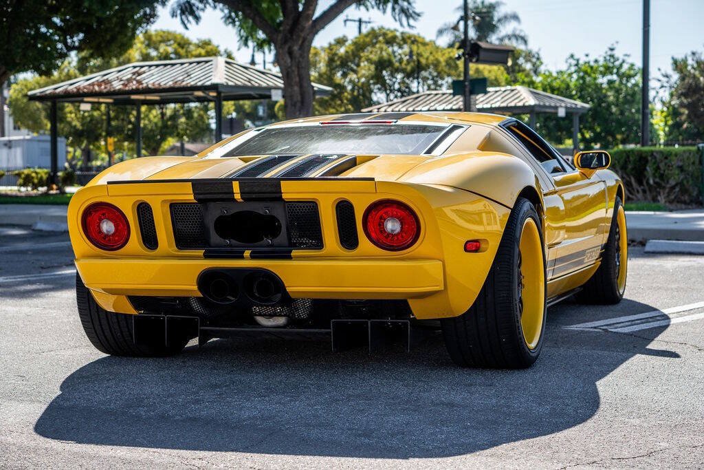 Used 2006 Ford GT RWD image 15