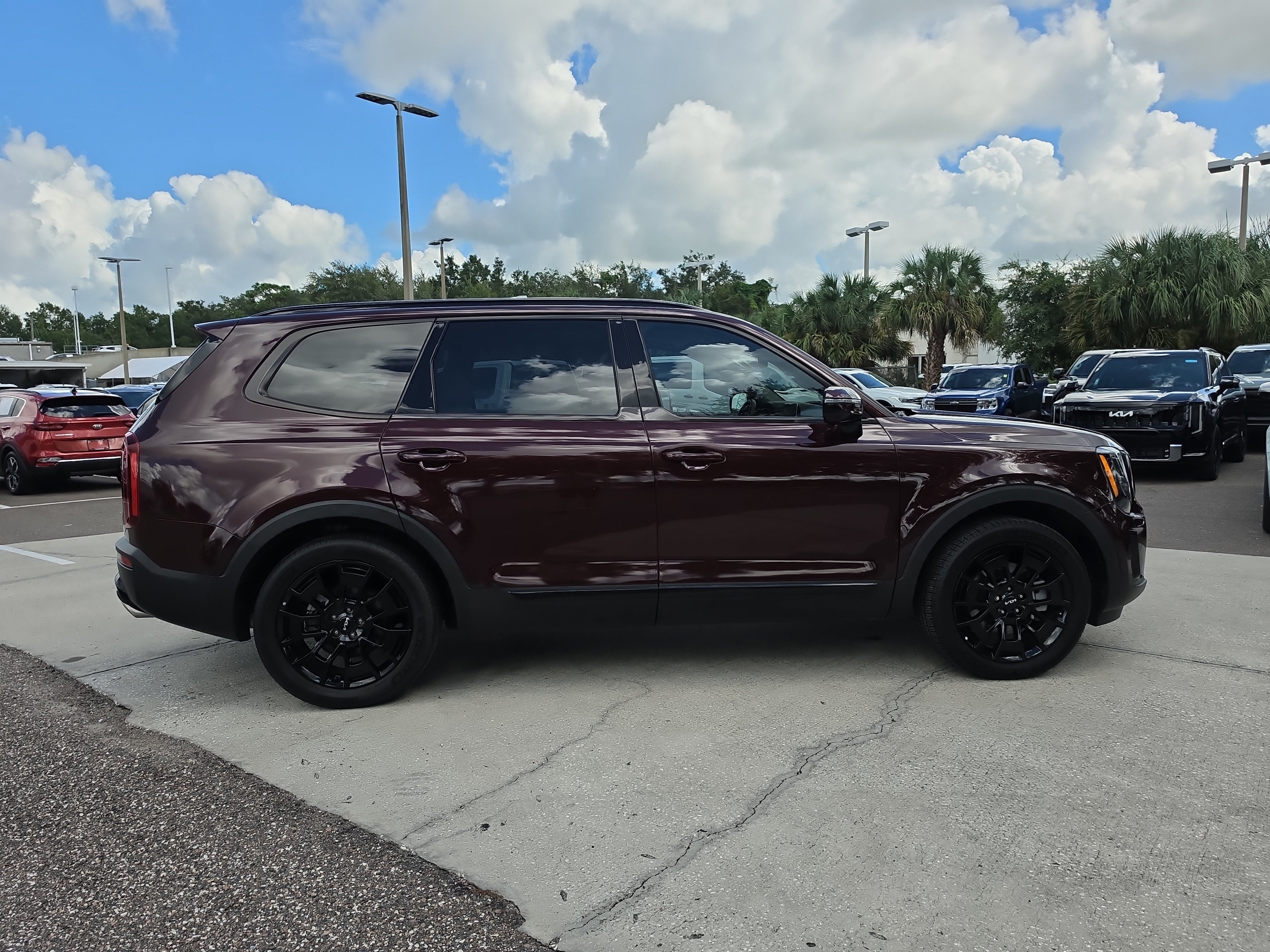 Certified 2022 Kia Telluride SX w/ Nightfall Edition Package AWD/4WD image 9
