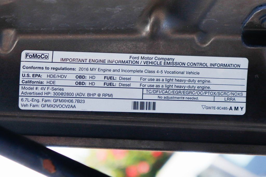 Used 2016 Ford F550 4x4 Crew Cab Super Duty w/ XLT Interior Package image 16