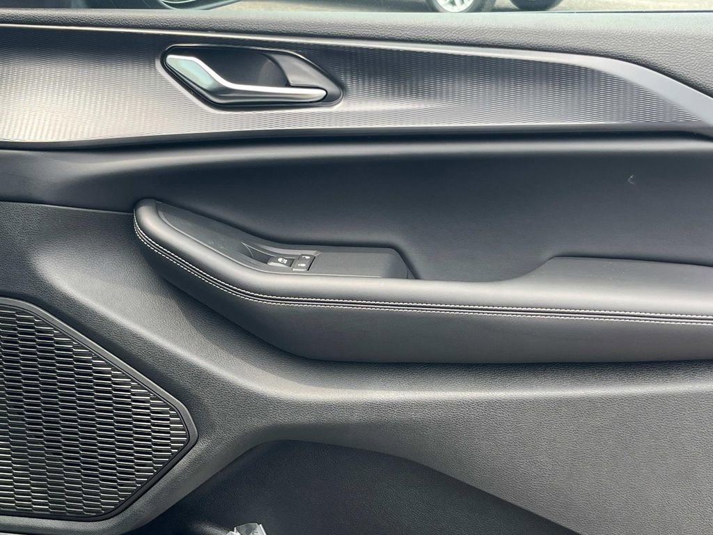 New 2025 Jeep Grand Cherokee Laredo X w/ Luxury Tech Group I image 21