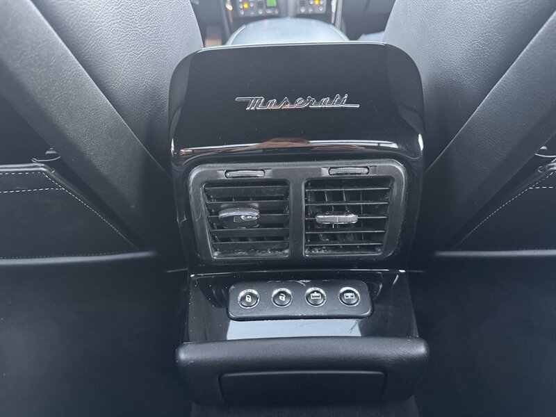 Used 2012 Maserati Quattroporte S RWD image 40