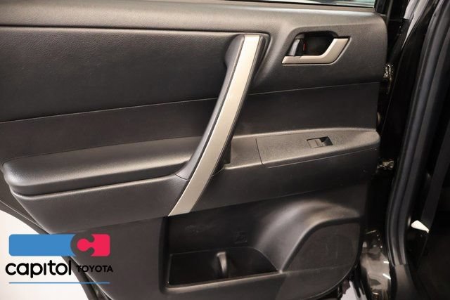 Used 2013 Toyota Highlander SE AWD/4WD image 29
