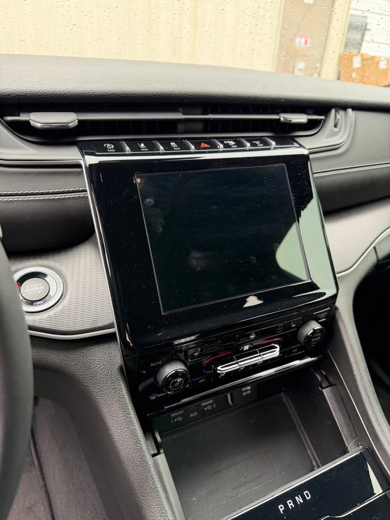 Used 2023 Jeep Grand Cherokee L Laredo RWD image 3
