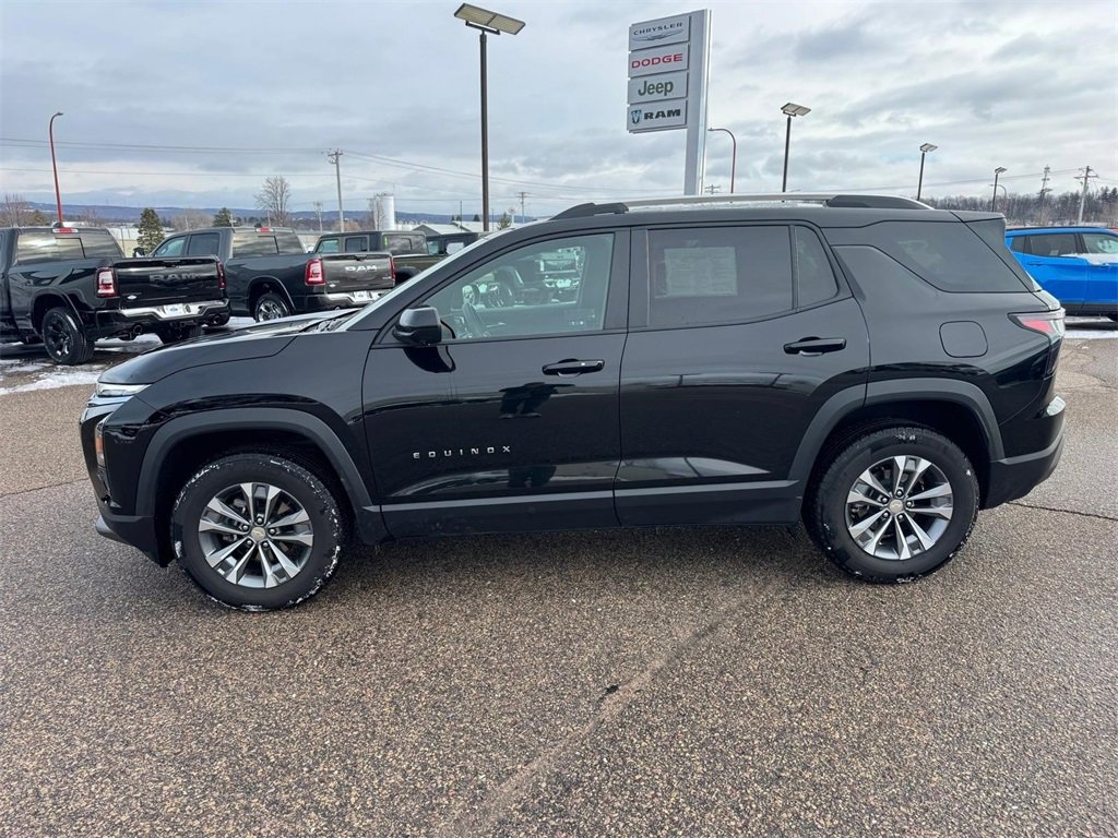 Used 2025 Chevrolet Equinox LT w/ Convenience Package II image 2