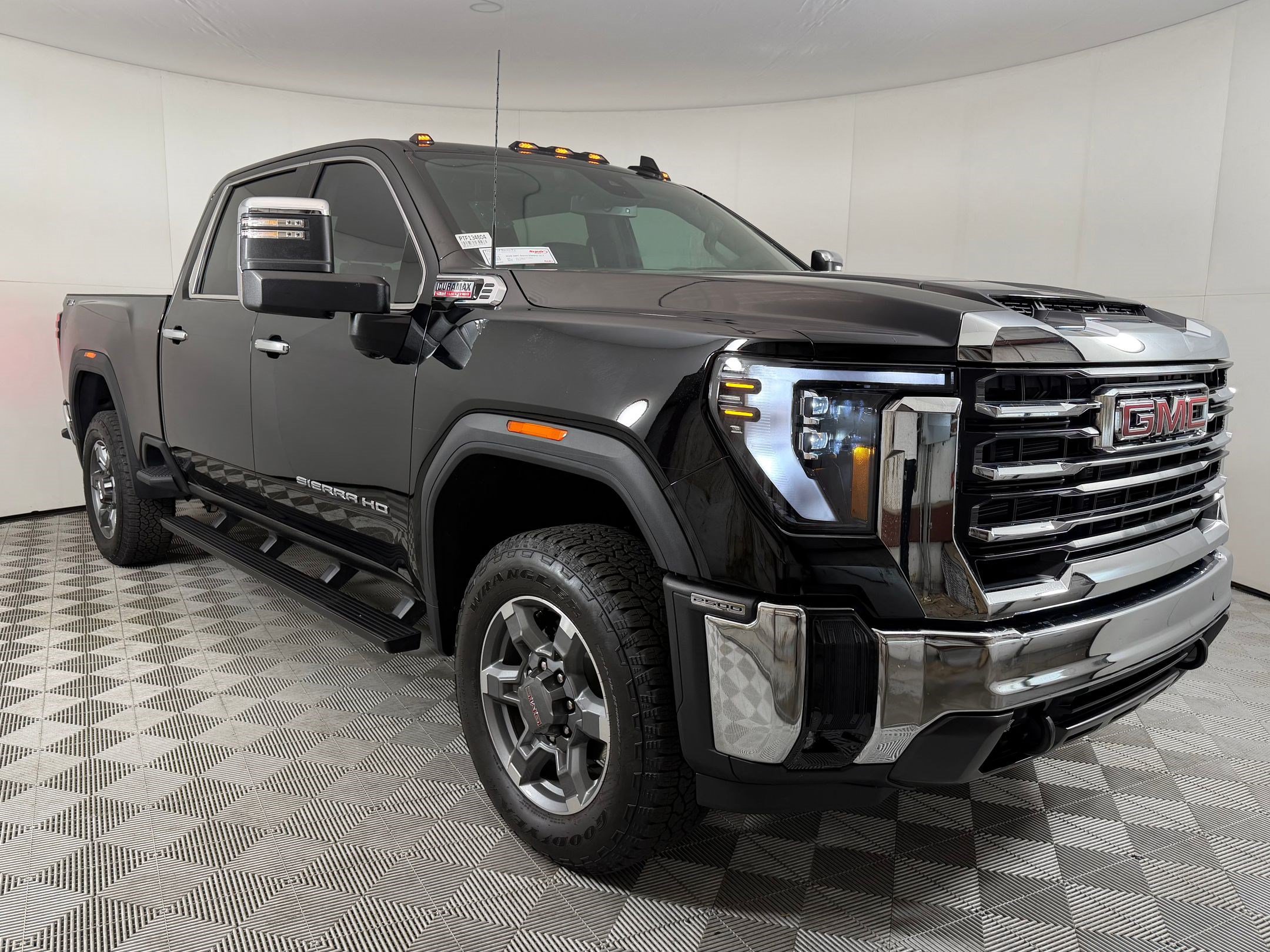 Used 2026 GMC Sierra 2500 SLT w/ SLT Convenience Package AWD/4WD image 6