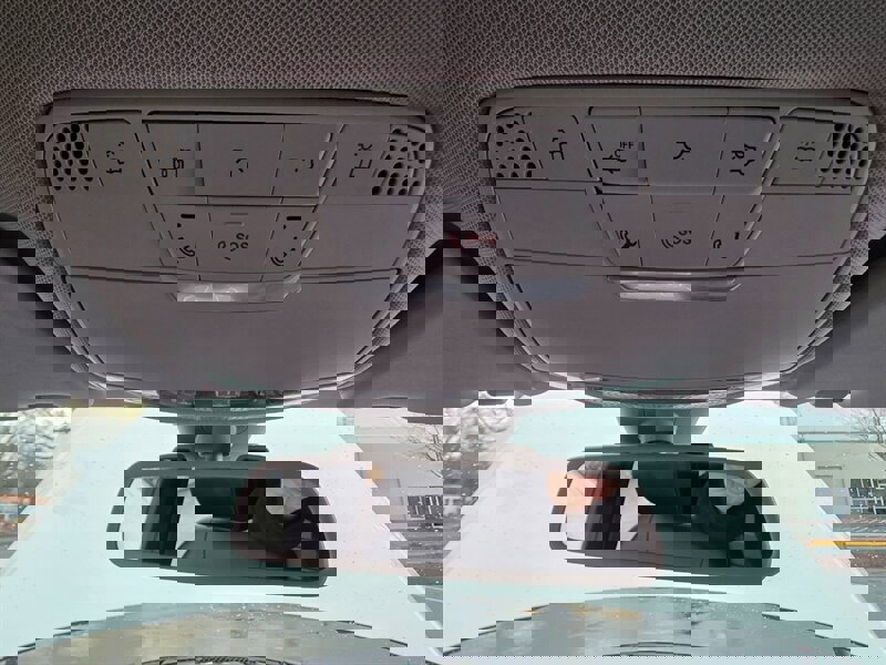 Used 2015 Mercedes-Benz C 300 4MATIC Sedan image 41