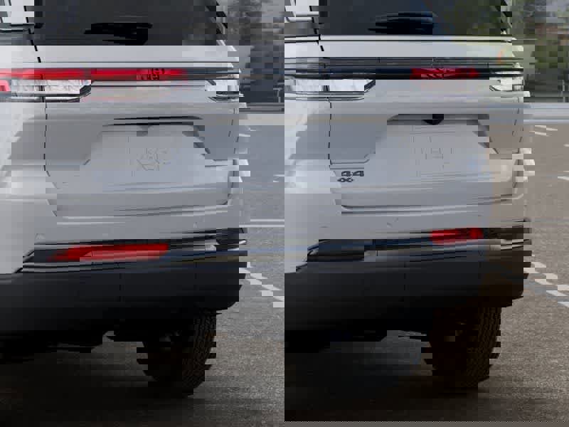 New 2026 Jeep Grand Cherokee Altitude image 13
