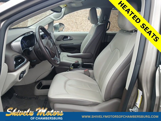 Used 2017 Chrysler Pacifica Touring-L Plus w/ Tire & Wheel Group image 17