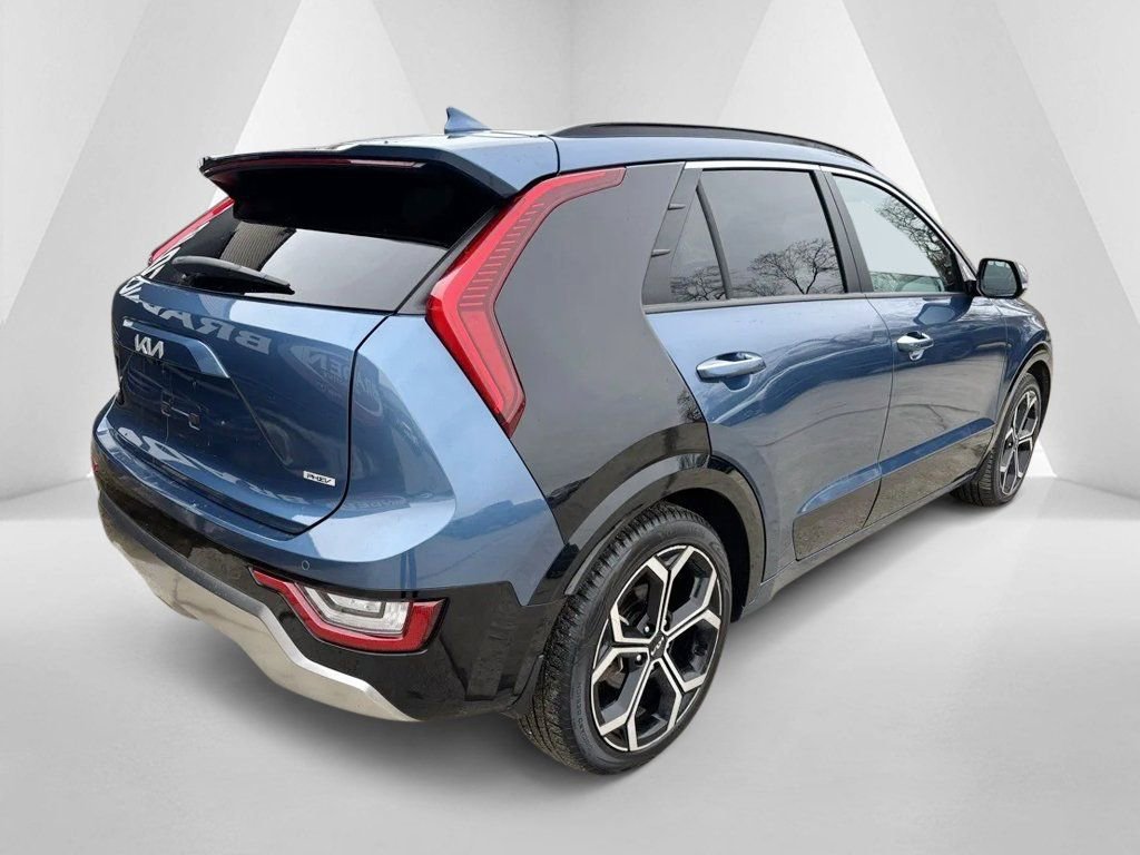 Used 2023 Kia Niro SX Touring image 7