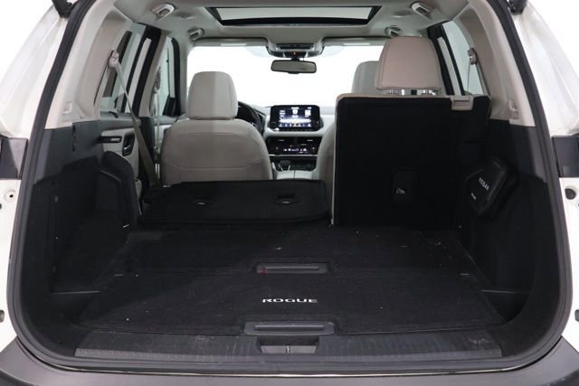 Used 2023 Nissan Rogue SL w/ SL Premium Package image 32