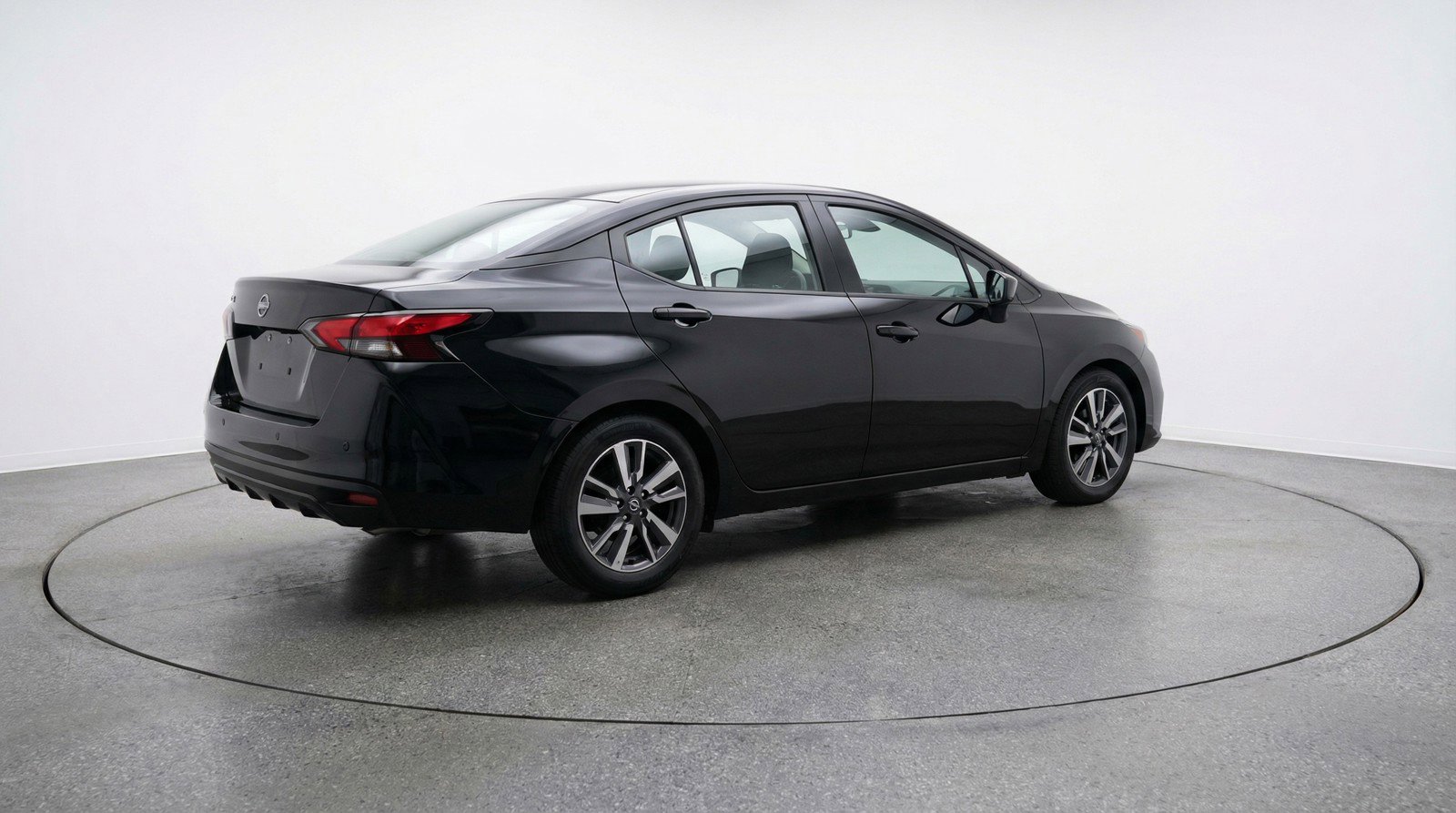 Used 2025 Nissan Versa SV image 9