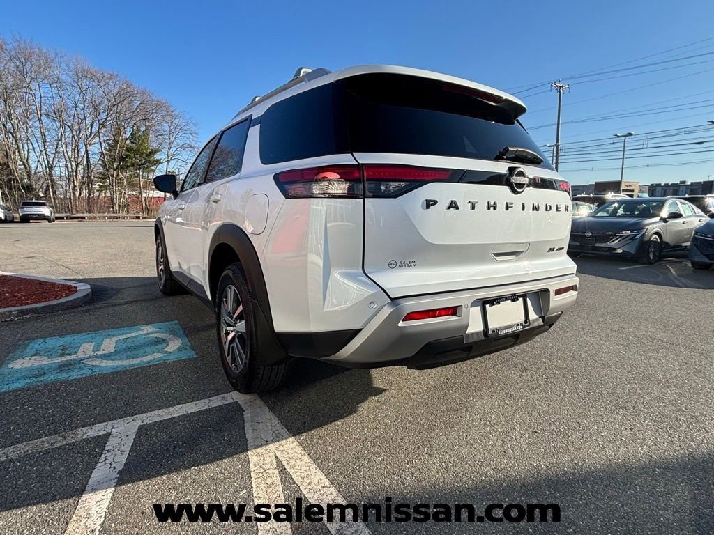 Certified 2025 Nissan Pathfinder SL w/ Lighting Package (N92) image 15