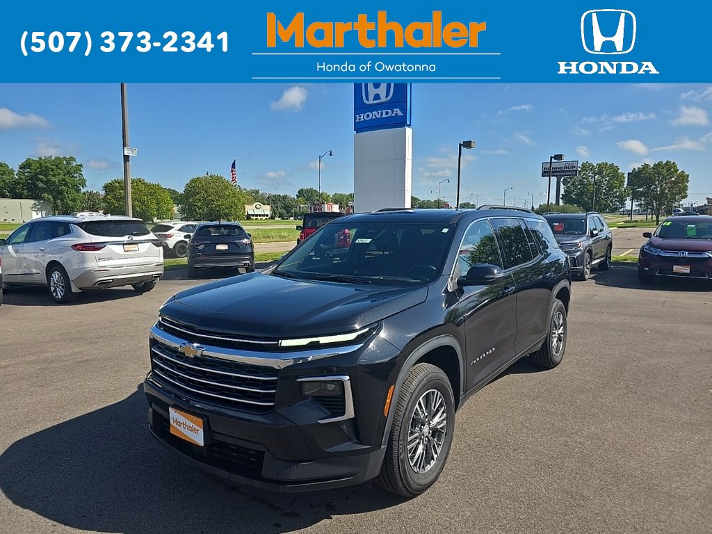 Used 2025 Chevrolet Traverse LT