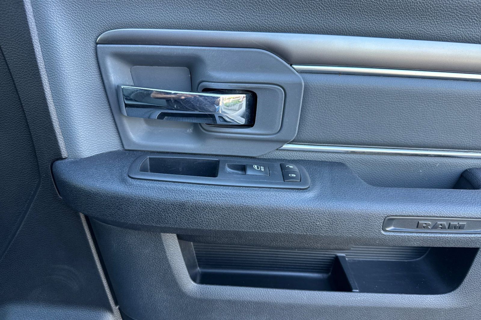 Used 2022 RAM 1500 Classic SLT image 18