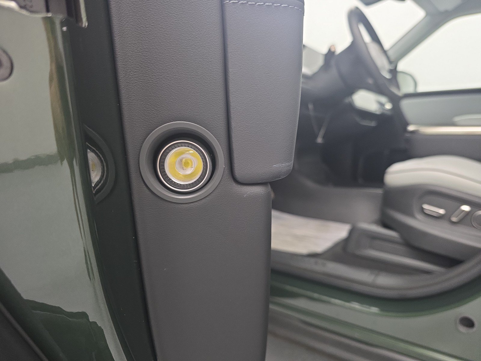 Used 2024 Rivian R1S Adventure AWD/4WD image 32