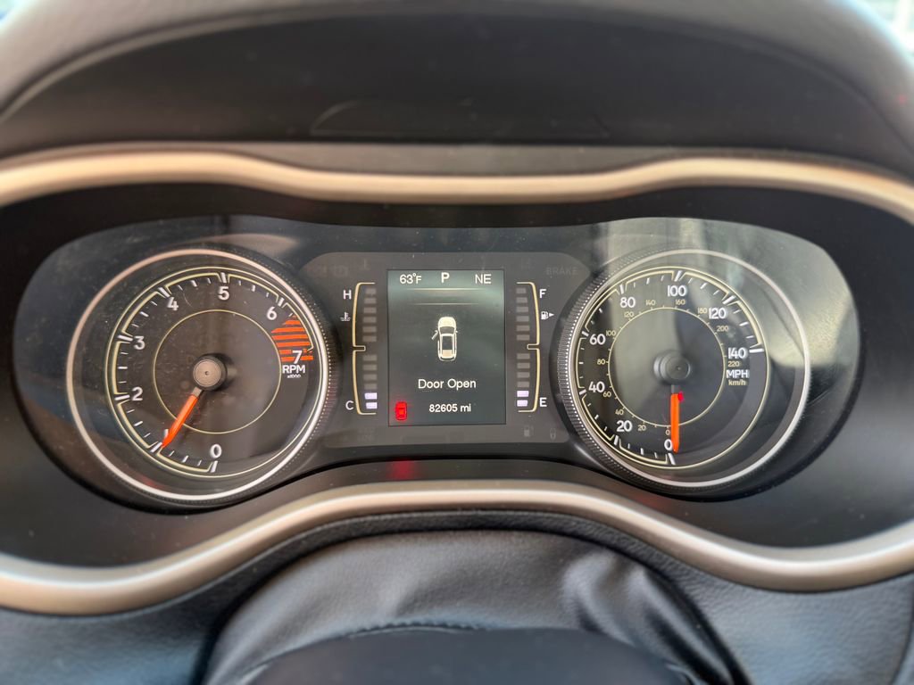 Used 2016 Jeep Cherokee Latitude AWD/4WD image 15