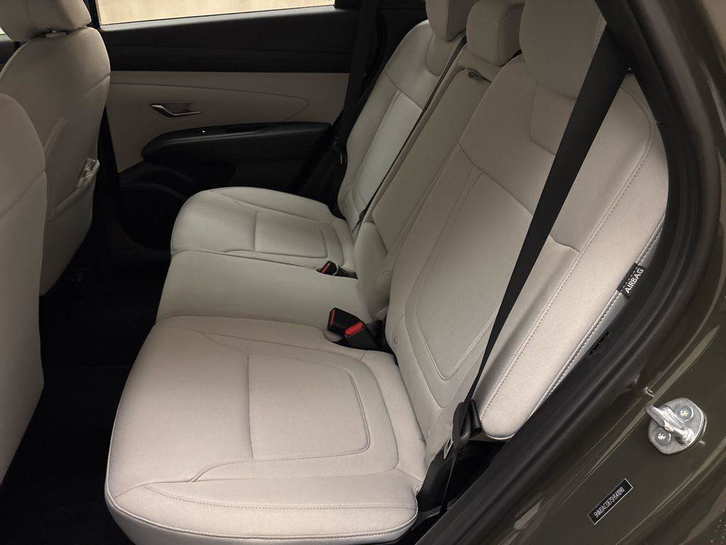 New 2025 Hyundai Tucson SE image 17