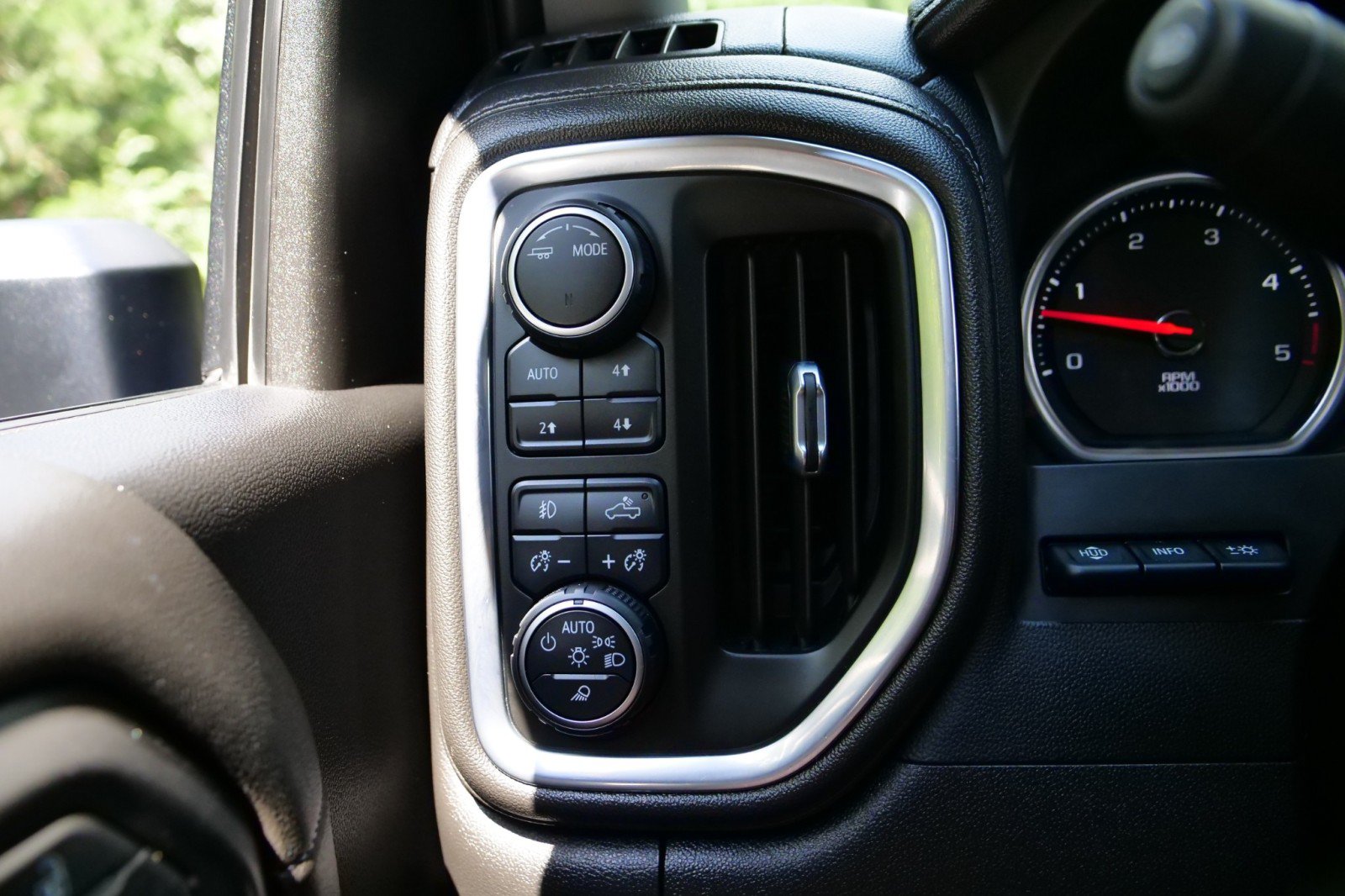 Used 2022 Chevrolet Silverado 2500 LTZ w/ LTZ Plus Package AWD/4WD image 26