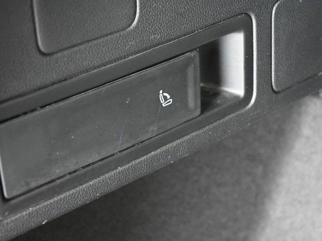 Used 2022 Volkswagen Tiguan SE image 42