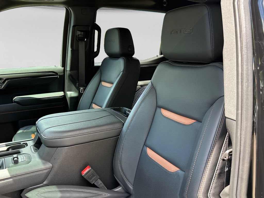 Used 2025 GMC Sierra 1500 AT4 w/ Technology Package AWD/4WD image 13