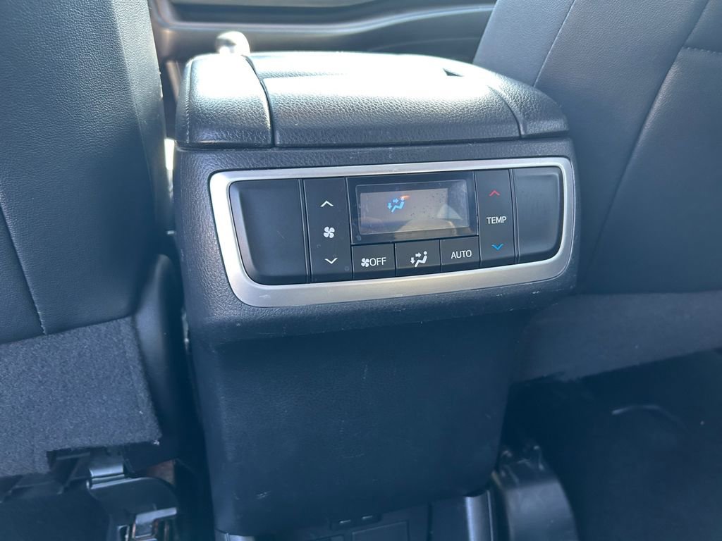 Used 2019 Toyota Highlander XLE AWD/4WD image 30