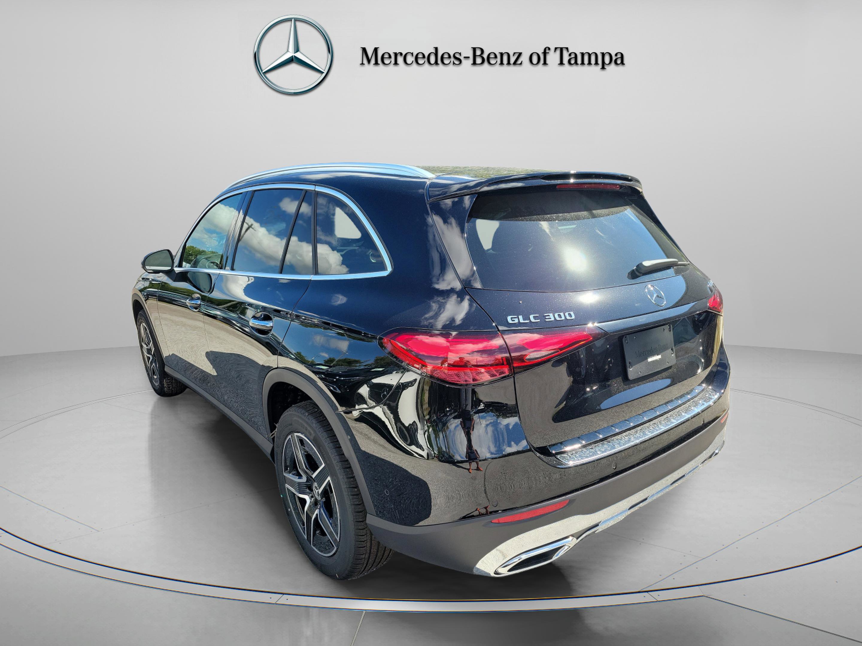 Used 2026 Mercedes-Benz GLC 300 4MATIC image 3