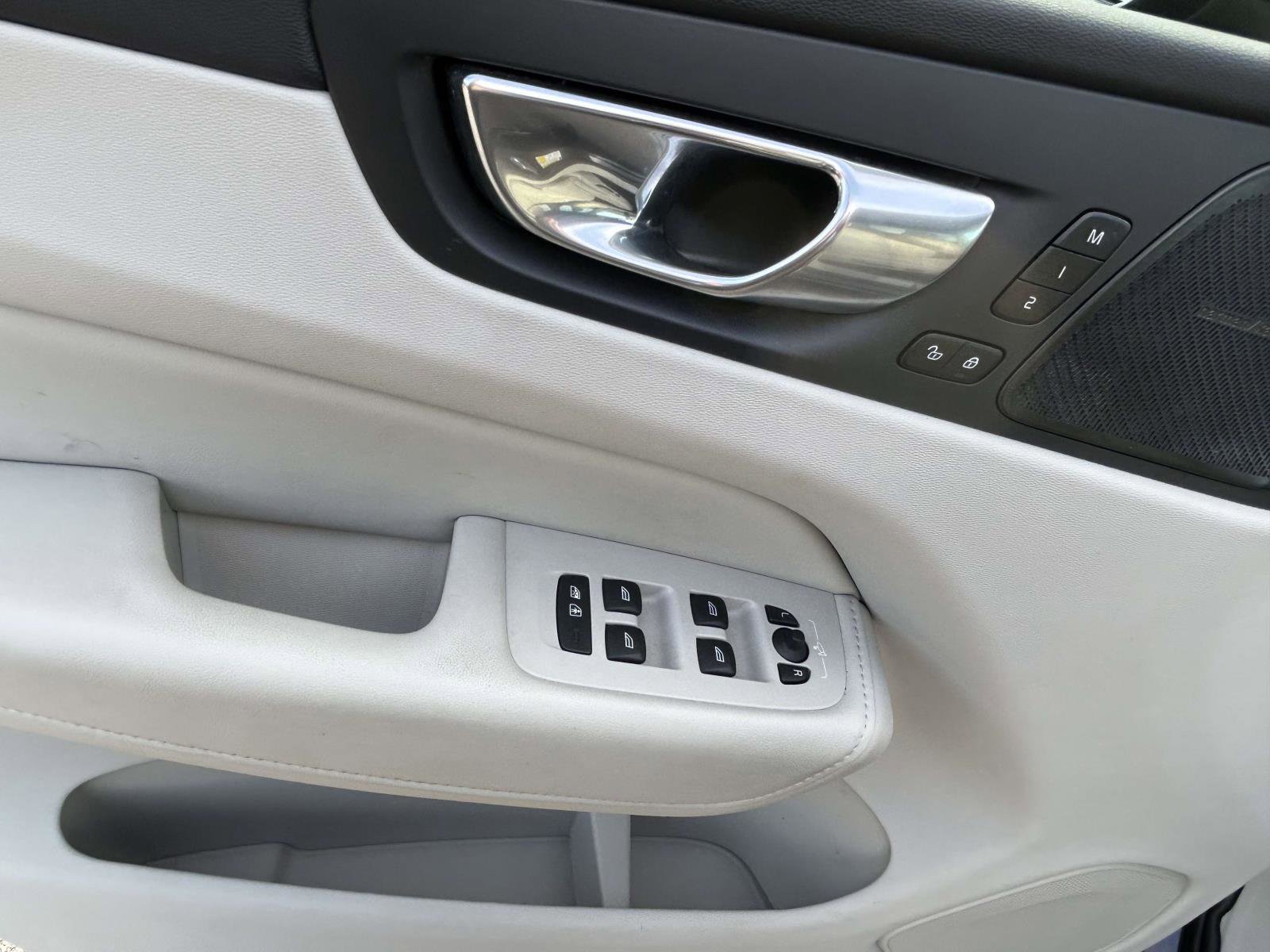 Certified 2023 Volvo XC60 B5 Plus w/ Climate Package image 20