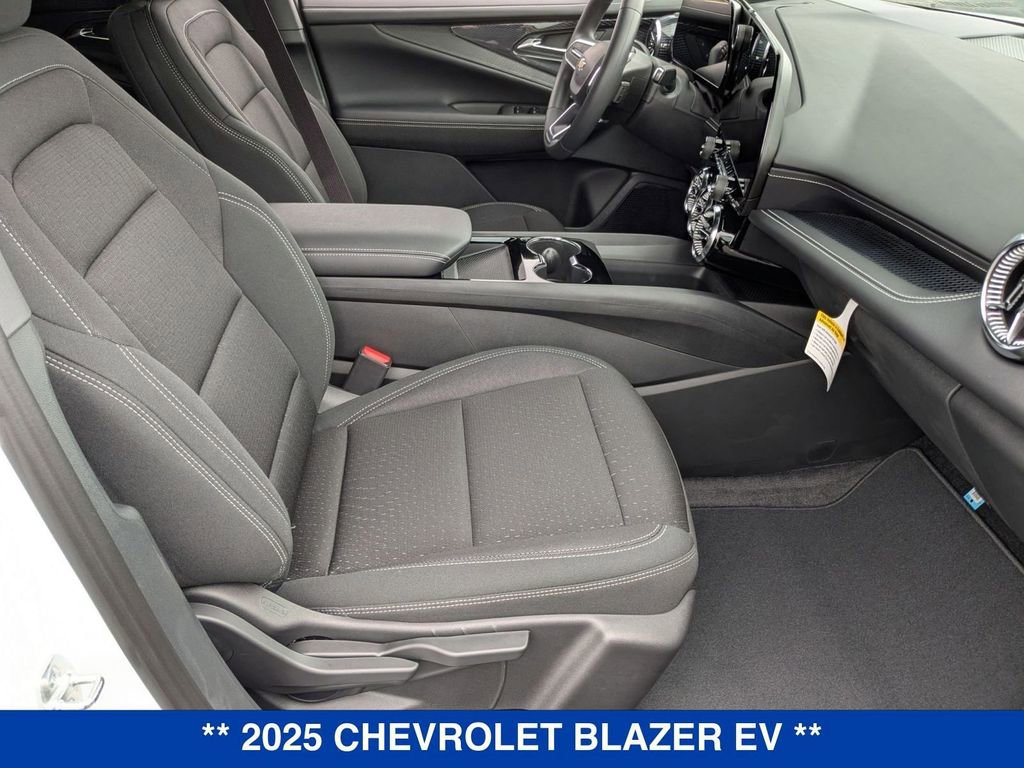 New 2025 Chevrolet Blazer EV LT image 30