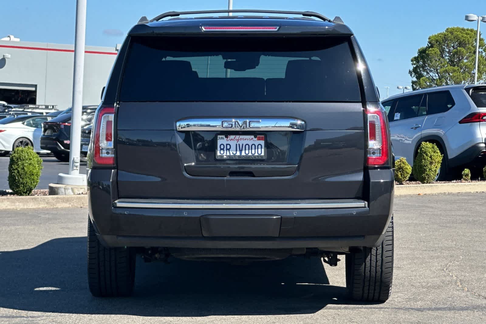 Used 2020 GMC Yukon Denali w/ Denali Premium Package AWD/4WD image 8
