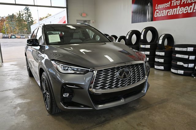 Used 2023 INFINITI QX55 Luxe w/ Cargo Package image 3