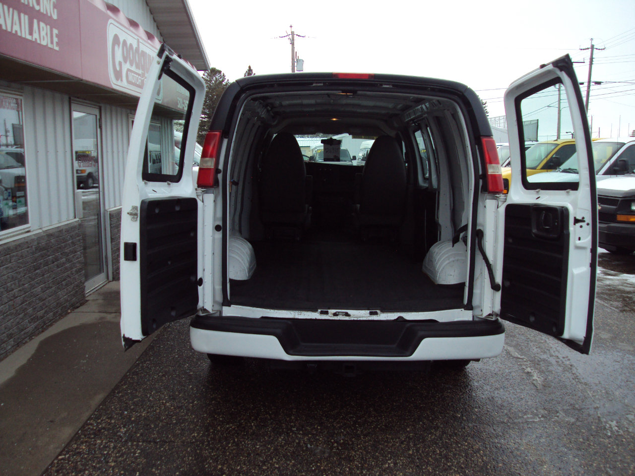 Used 2013 Chevrolet Express 1500 AWD image 8