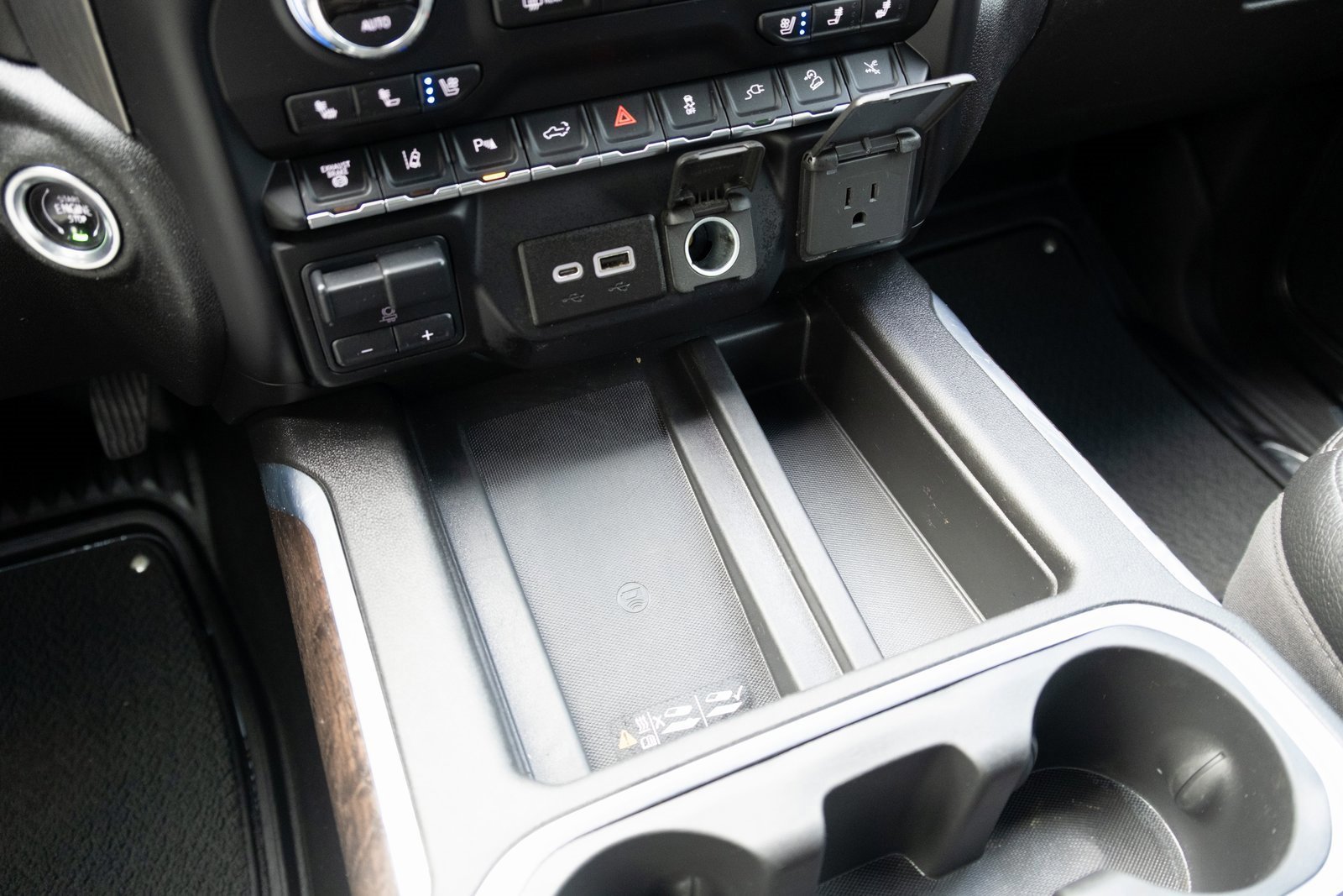 Used 2021 GMC Sierra 3500 Denali w/ Denali Black Diamond Edition image 5