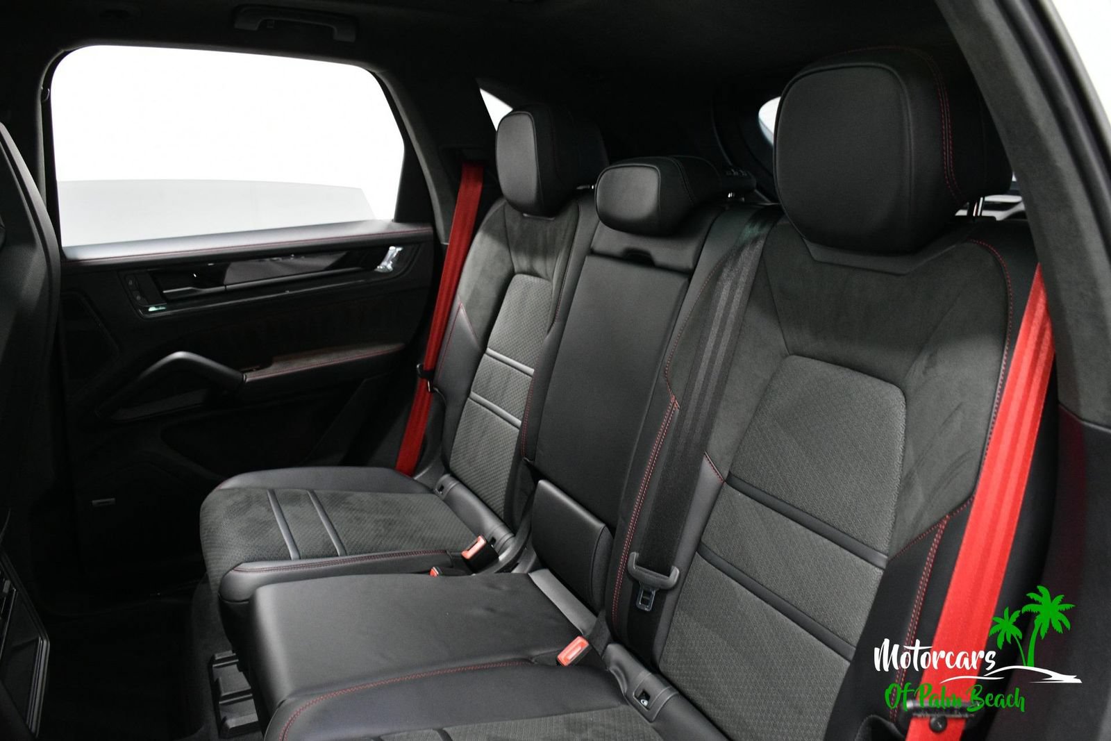 Used 2025 Porsche Cayenne GTS AWD/4WD image 61