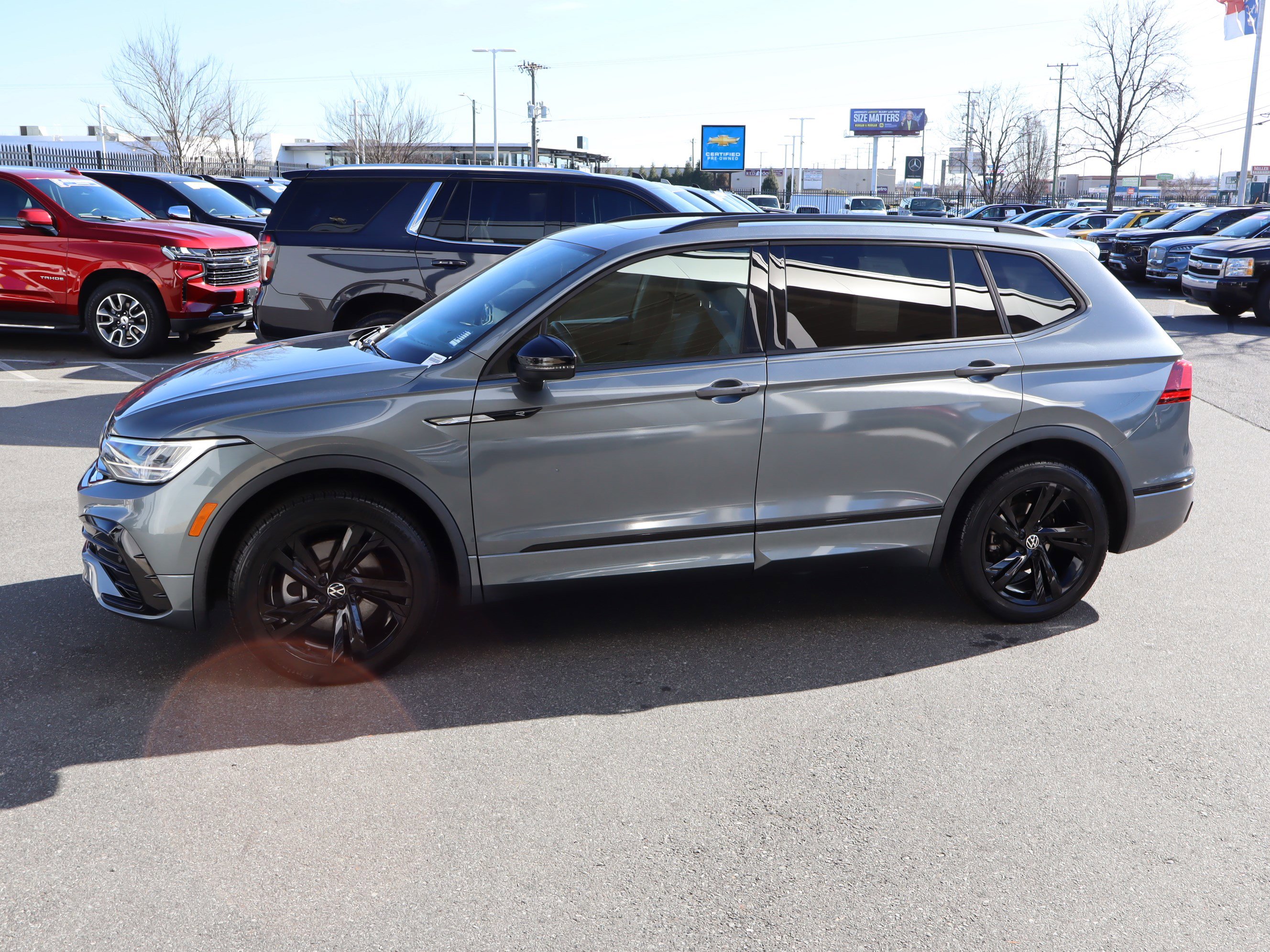 Used 2023 Volkswagen Tiguan SE R-Line image 7