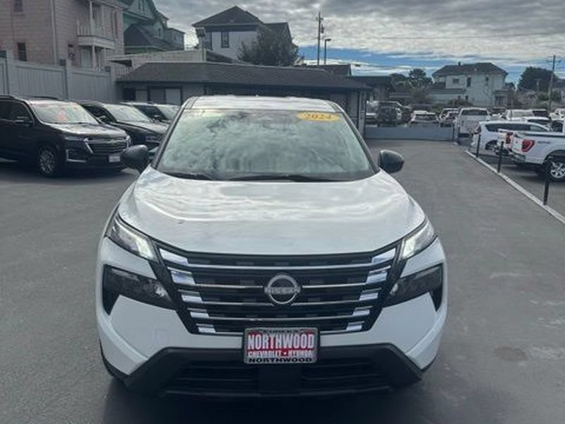 Used 2024 Nissan Rogue S AWD/4WD image 7