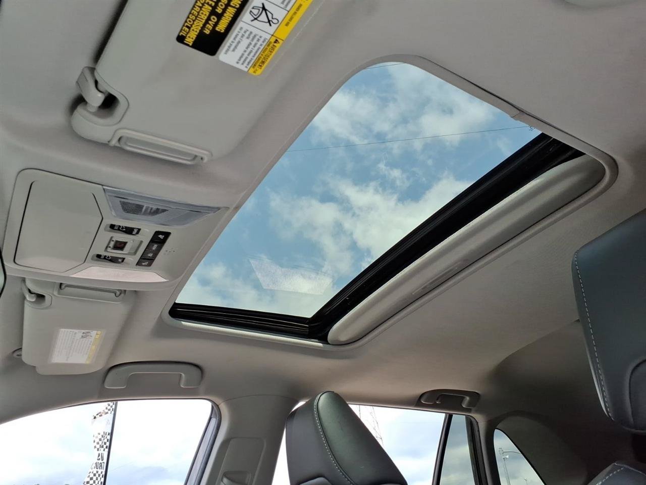 Used 2020 Toyota RAV4 XLE Premium w/ Carpet Mat Package FWD image 9