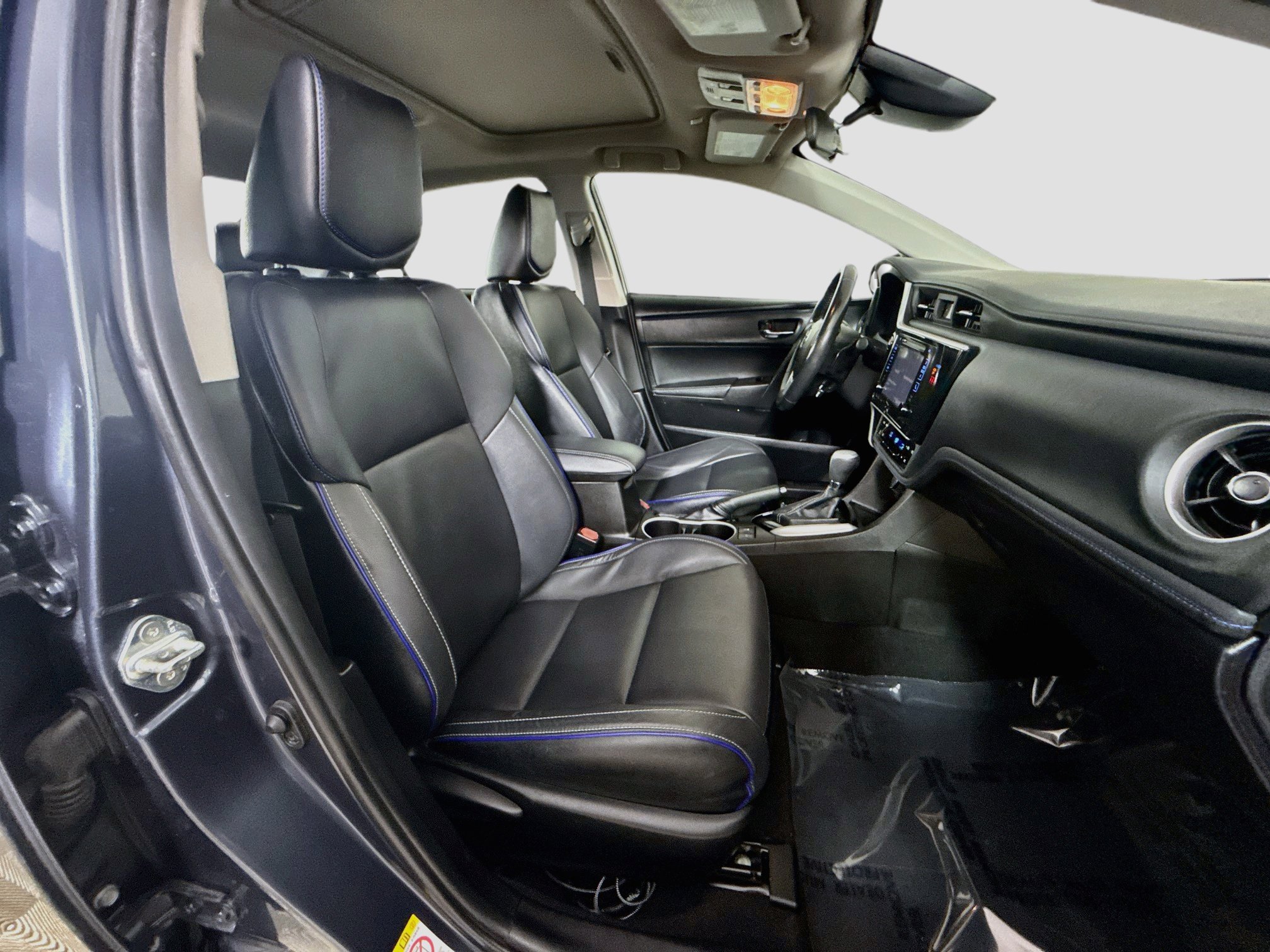 Used 2019 Toyota Corolla XSE FWD image 29