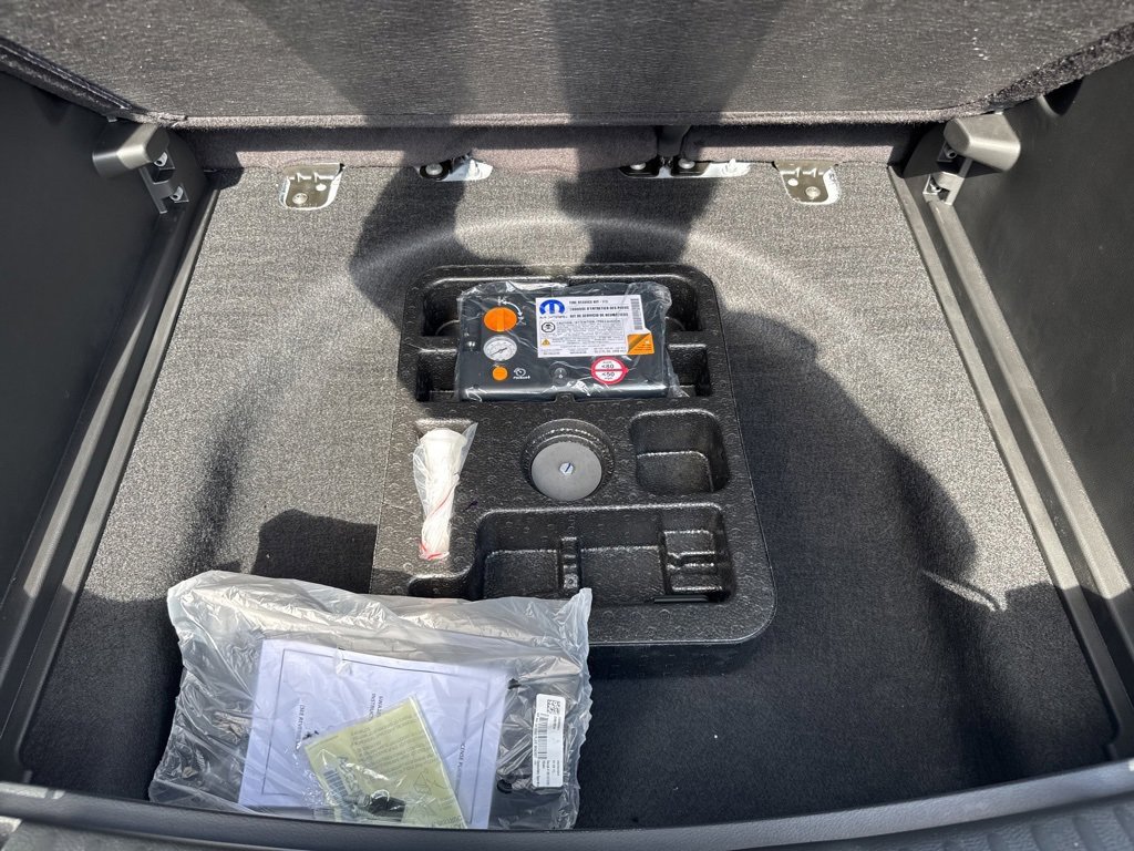 Used 2023 Jeep Compass Latitude w/ Convenience Group image 57