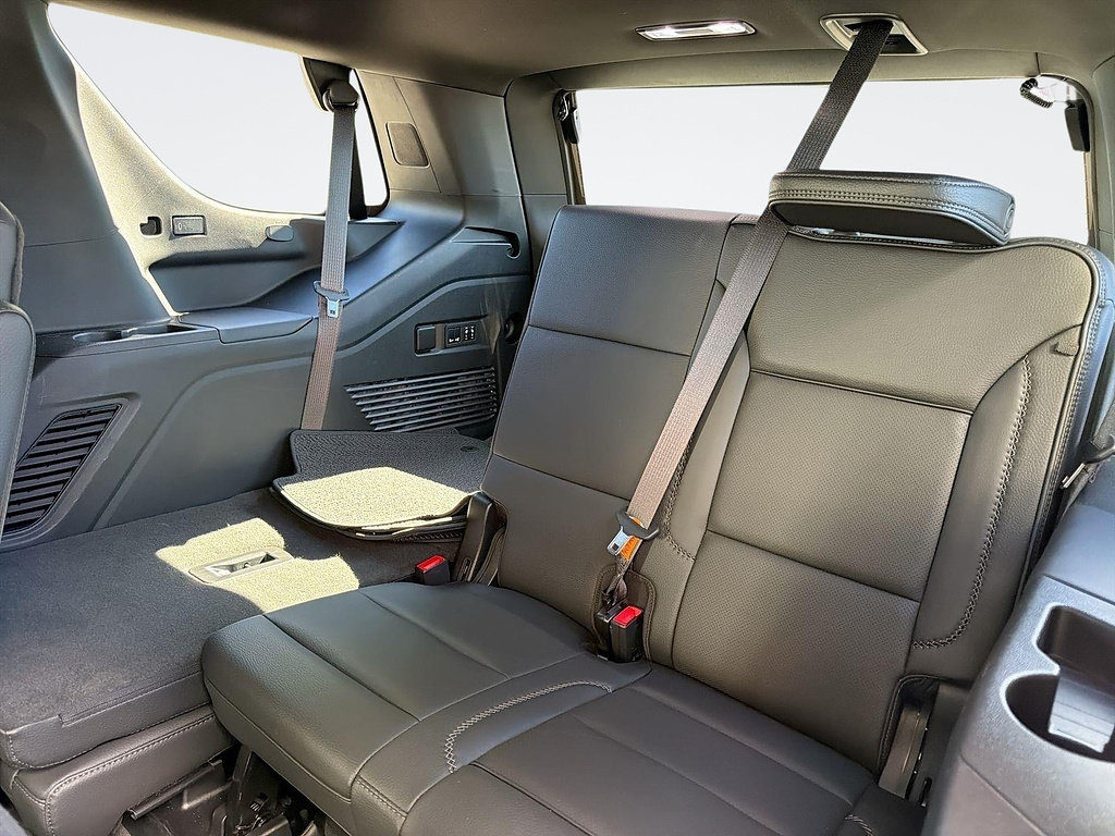 Used 2024 GMC Yukon Denali w/ Advanced Technology Package AWD/4WD image 27