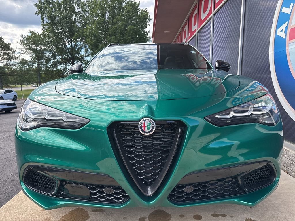 New 2025 Alfa Romeo Stelvio Sprint image 4