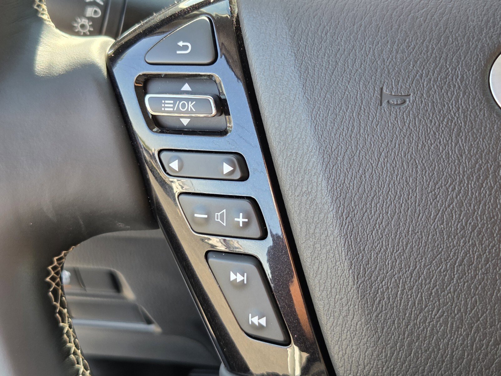 Used 2023 INFINITI QX80 Premium Select w/ Cargo Package image 27