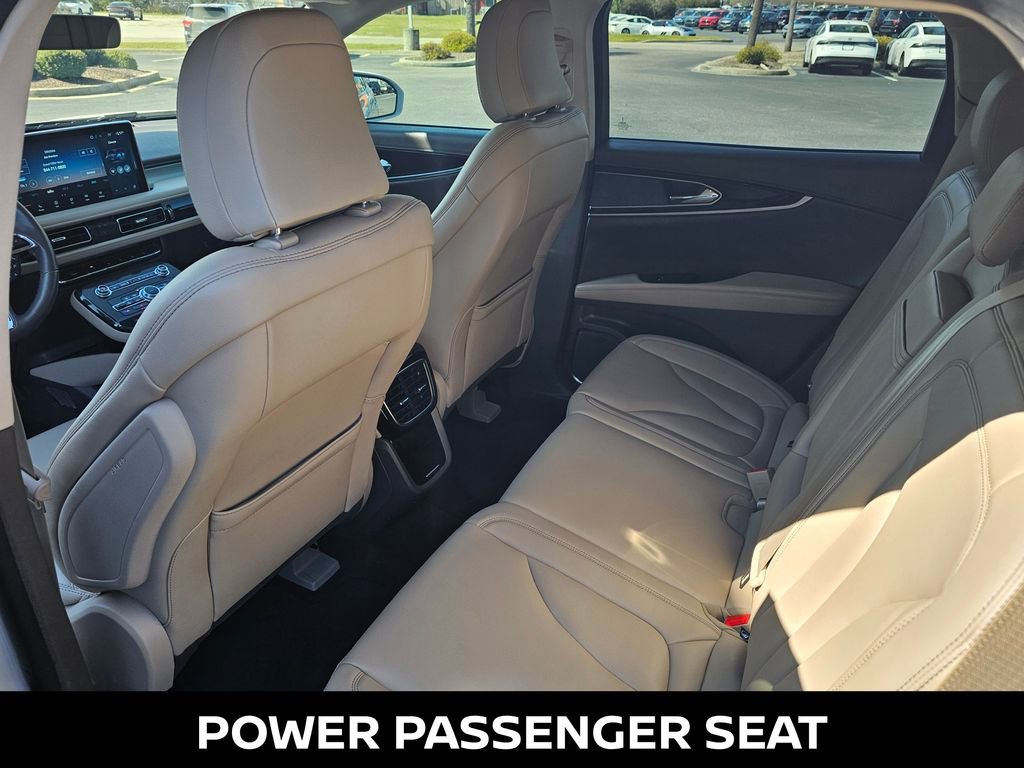 Used 2023 Lincoln Nautilus AWD w/ Premium Package image 12
