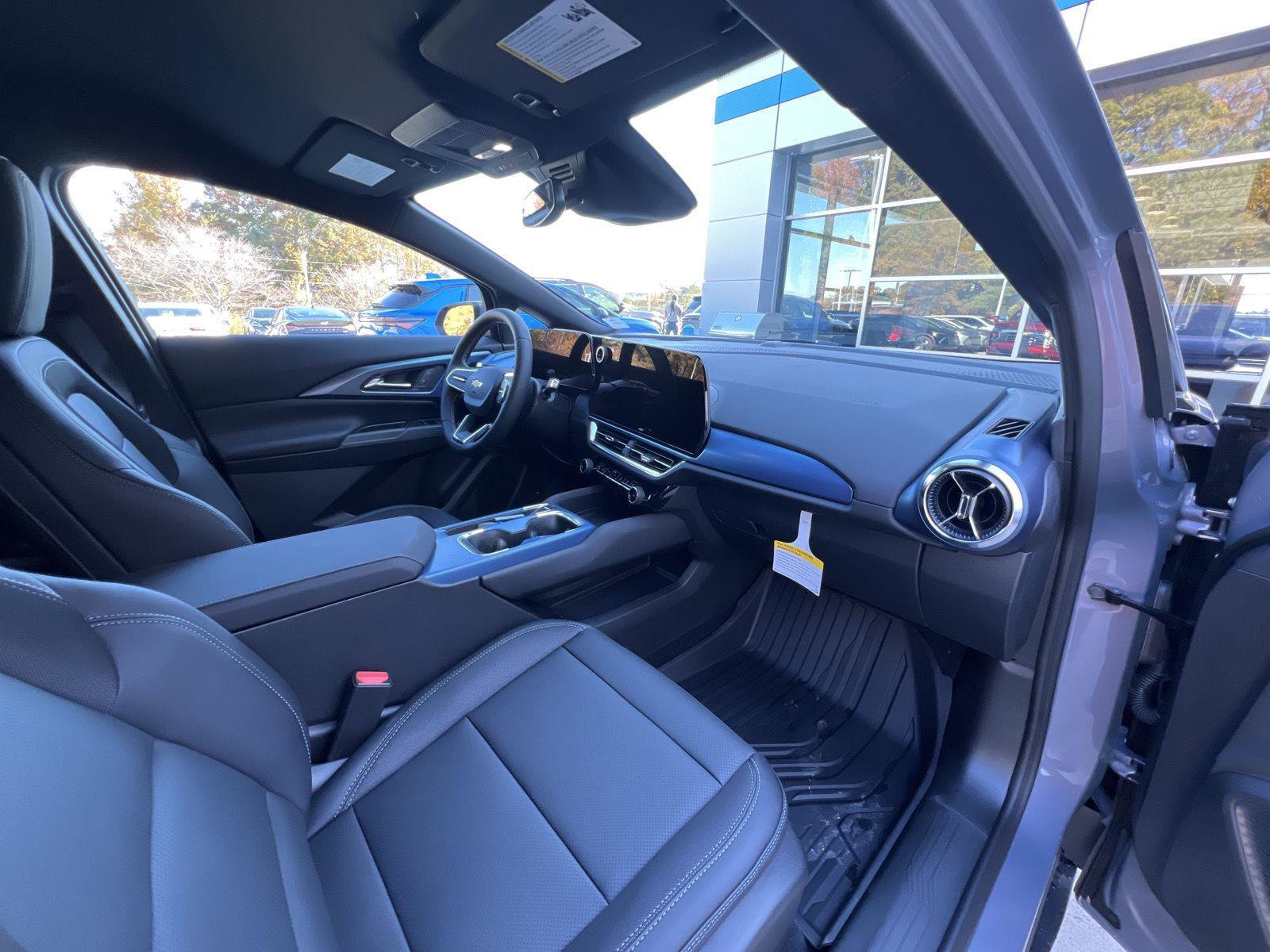 New 2026 Chevrolet Equinox EV LT image 31