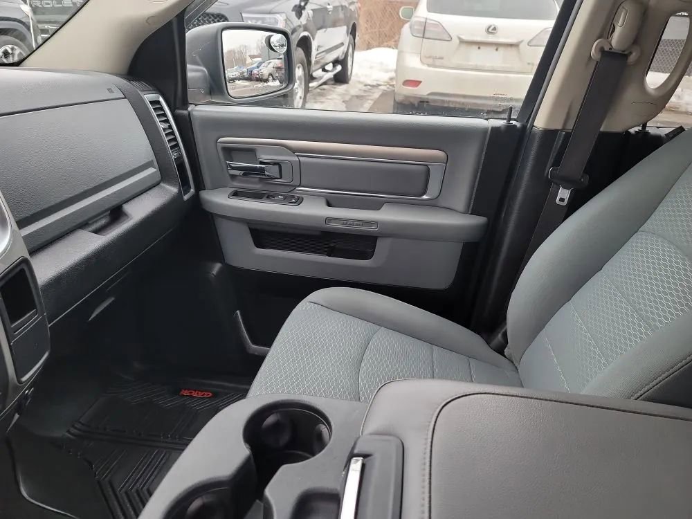 Used 2019 RAM 1500 Classic SLT AWD/4WD image 16