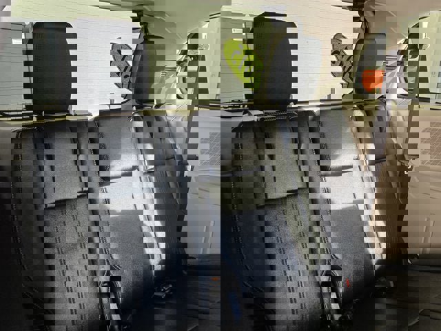 Used 2015 Chrysler Town & Country Touring w/ Driver Convenience Group image 9