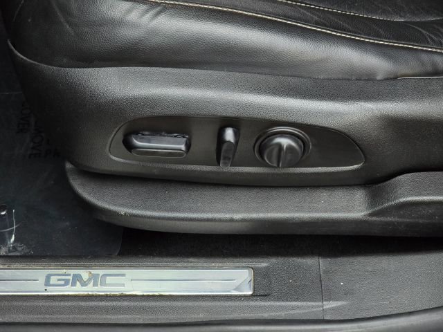 Used 2019 GMC Acadia SLT w/ LPO, Floor Liner Package image 11